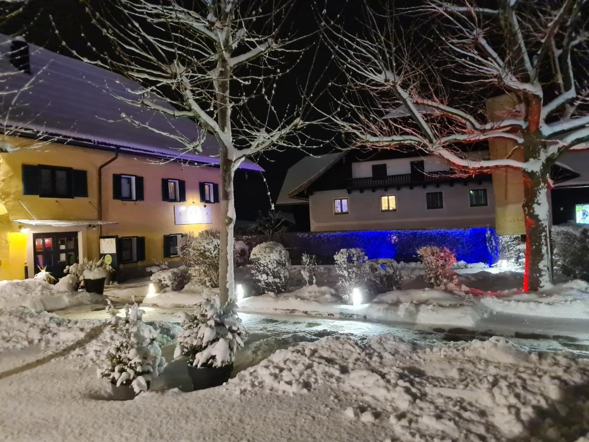 Gasthof Zur Strass Eugendorf Exteriör bild