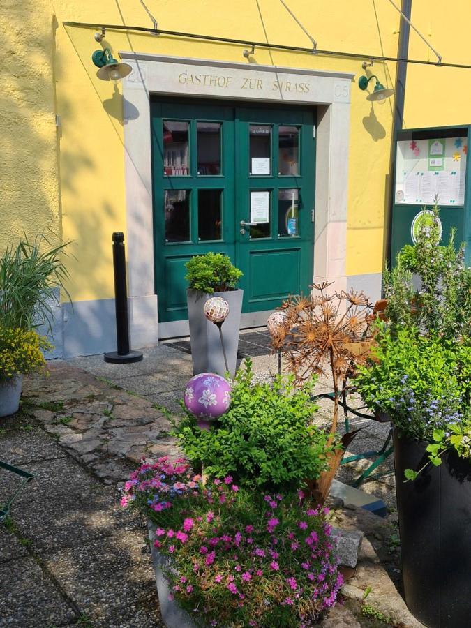 Gasthof Zur Strass Eugendorf Exteriör bild